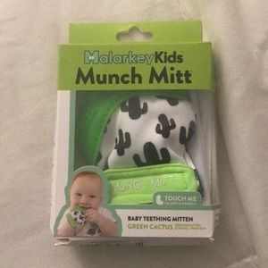 Teething munch mitt